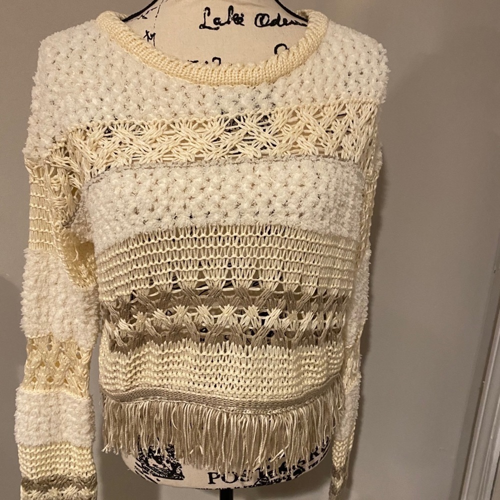 En Creme Sweater Size Small NWT